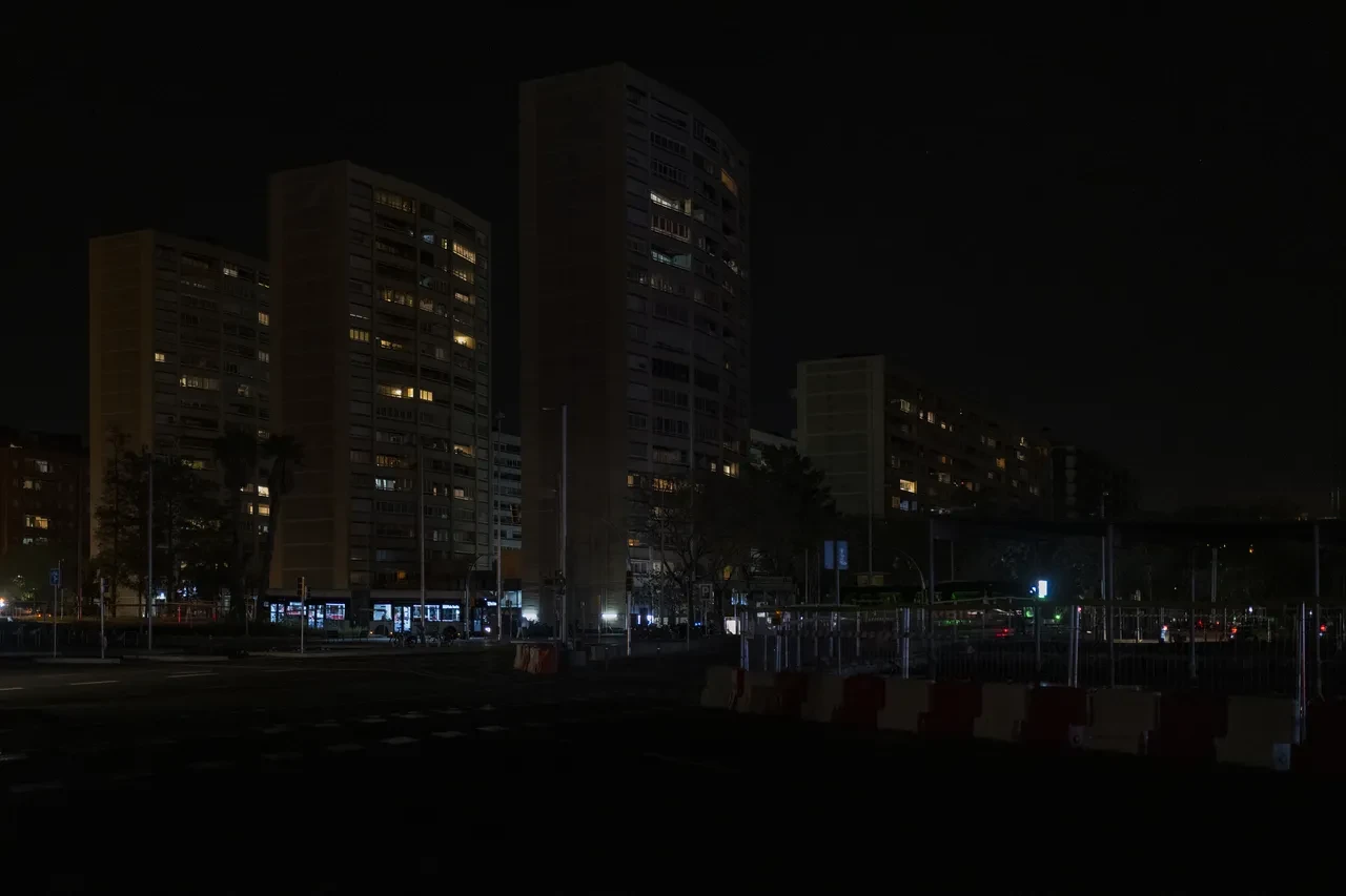 Avrupa karanlığa gömüldü! 50 milyon kişi etkileyen elektrik kesintisinin arkasındaki sır perdesi