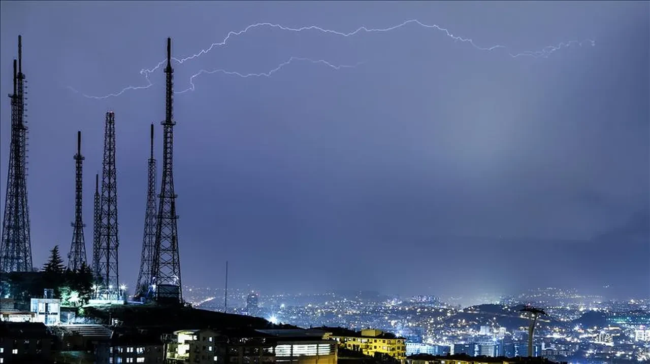 Avrupa karanlığa gömüldü! 50 milyon kişi etkileyen elektrik kesintisinin arkasındaki sır perdesi