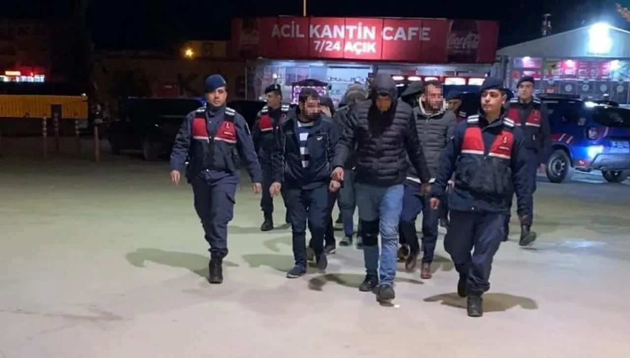 Bağ evinde uyuşturucu partisi! Suçüstü yakalandılar