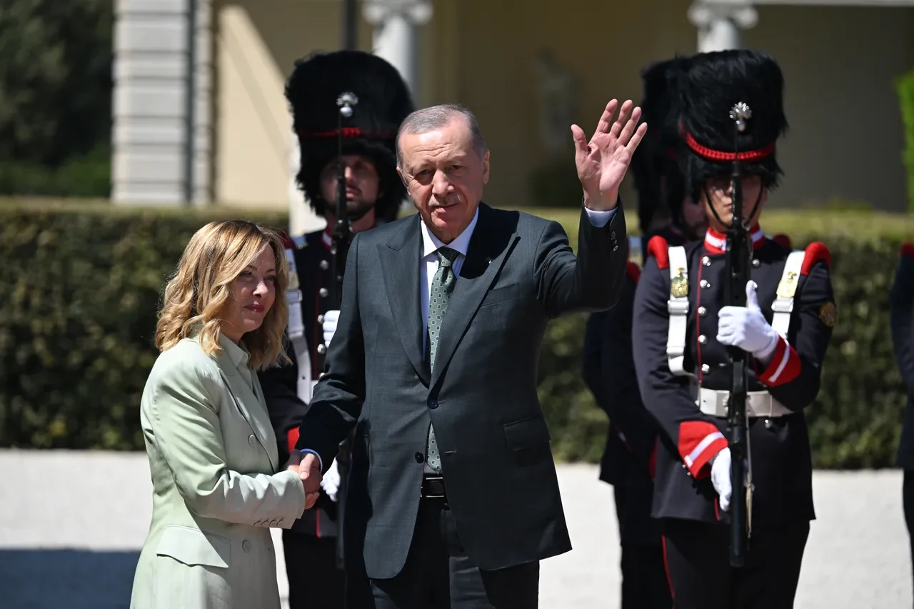 Cumhurbaşkanı İtalya'da! Meloni, Erdoğan'ı böyle karşıladı
