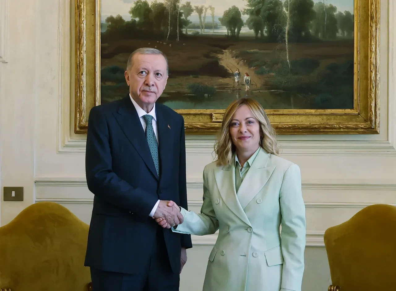 Cumhurbaşkanı İtalya'da! Meloni, Erdoğan'ı böyle karşıladı