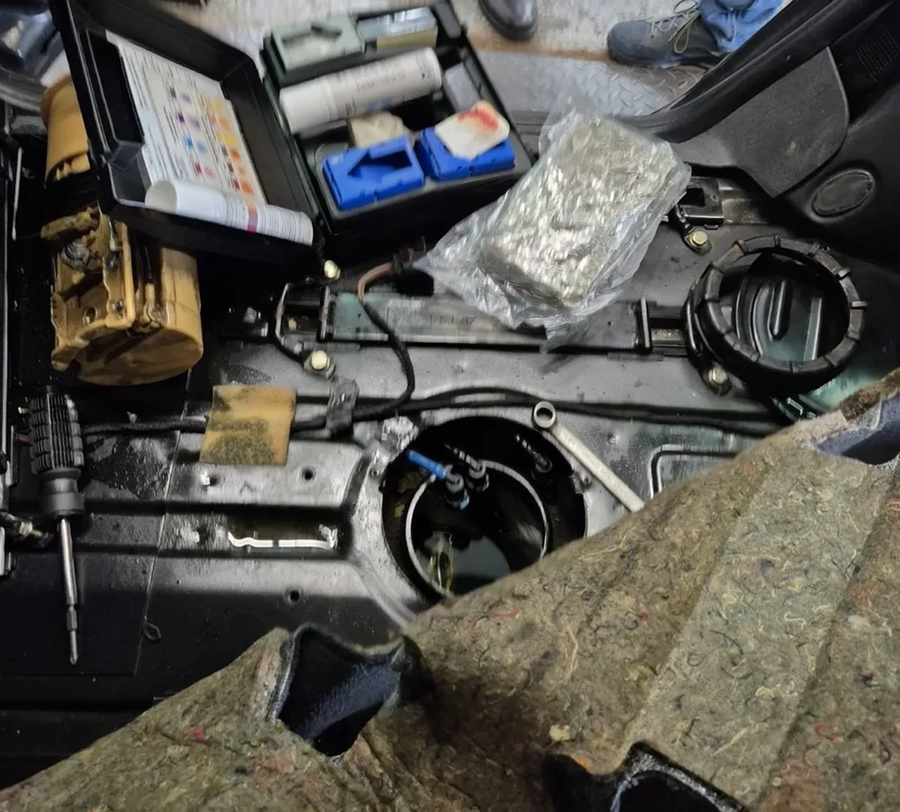 Depo dolusu esrar! Paket paket zehri Türkiye'ye sokmak isterken yakalandı