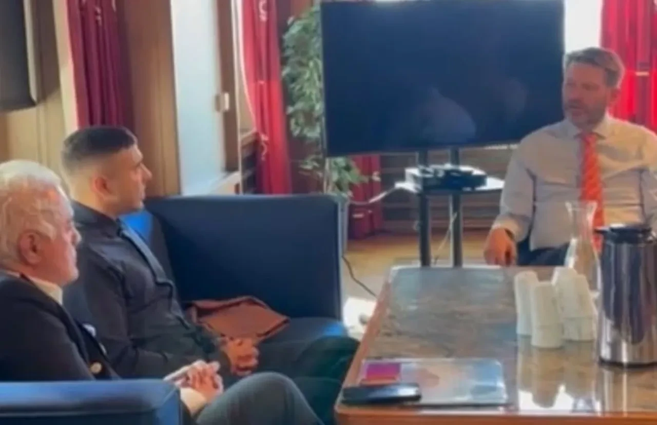 Manga solisti Ferman Akgül, Oslo Hükümet Başkanı Eirik Lae Solberg ile buluştu 