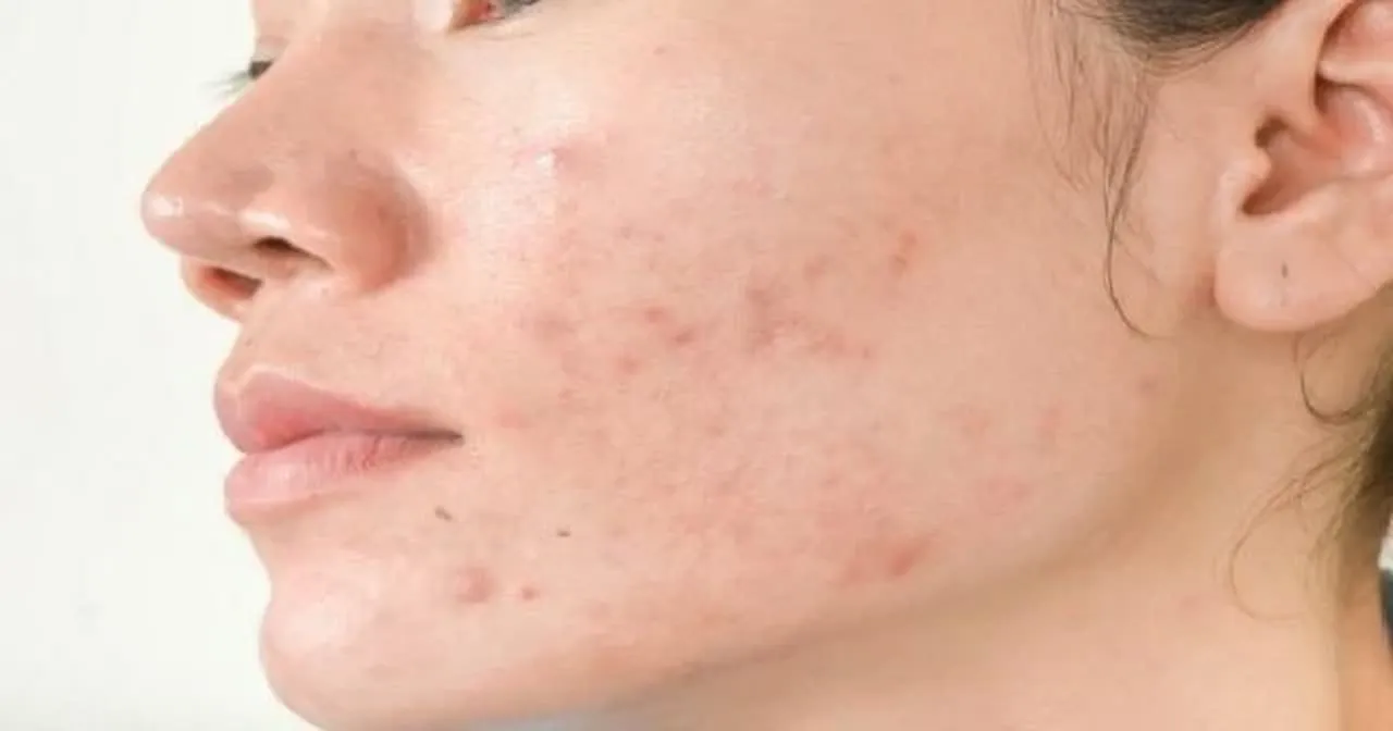 Masa başında çalışanlar dikkat! Farkında olmadan yaptığınız hata hızlı yaşlanmanıza neden oluyor