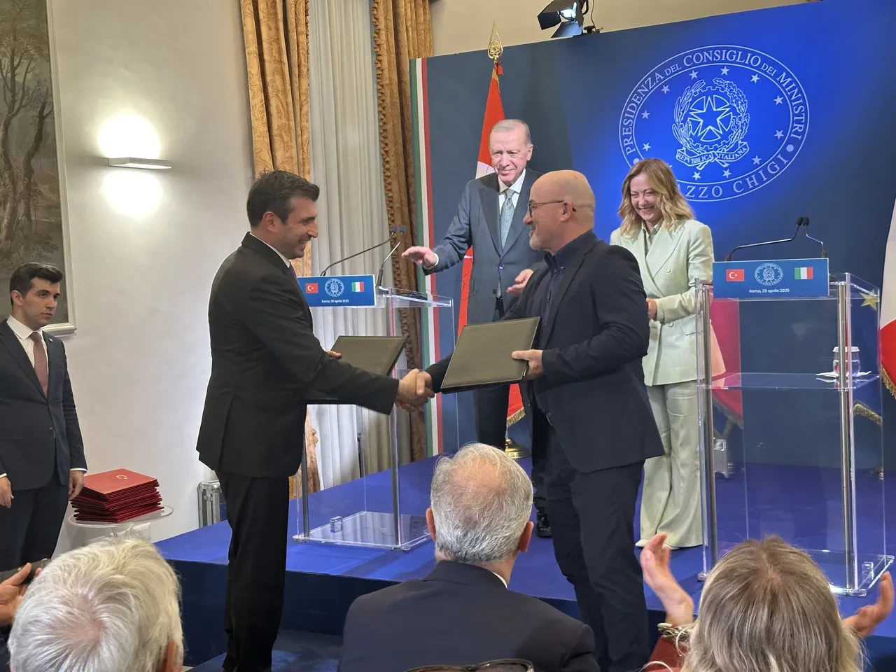 Teknolojide stratejik ortaklık! Baykar ve Leonardo şirketleri imzaları attı