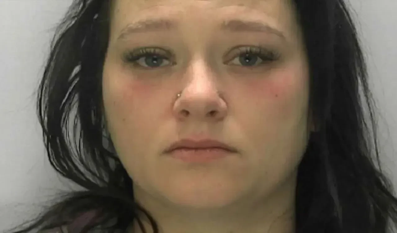 Bir sağa bir sola sallayarak bebeğini öldürdü: İnternet aramaları dehşete düşürdü