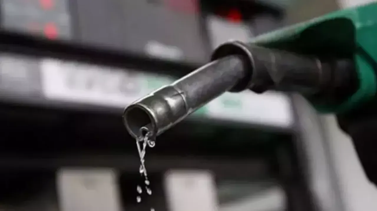 Bu akşam akaryakıta zam var mı? Benzine zam otogaza indirim yapılacak tarih netleşti