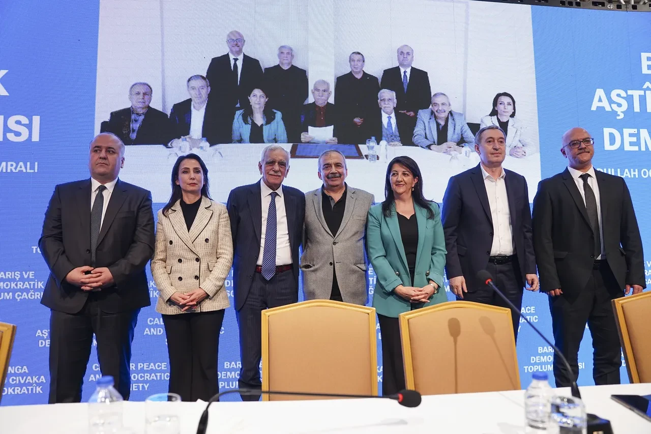 DEM Parti'den görüşme trafiği: Önce Erdoğan'ı sonra İmralı'yı ziyaret edecek