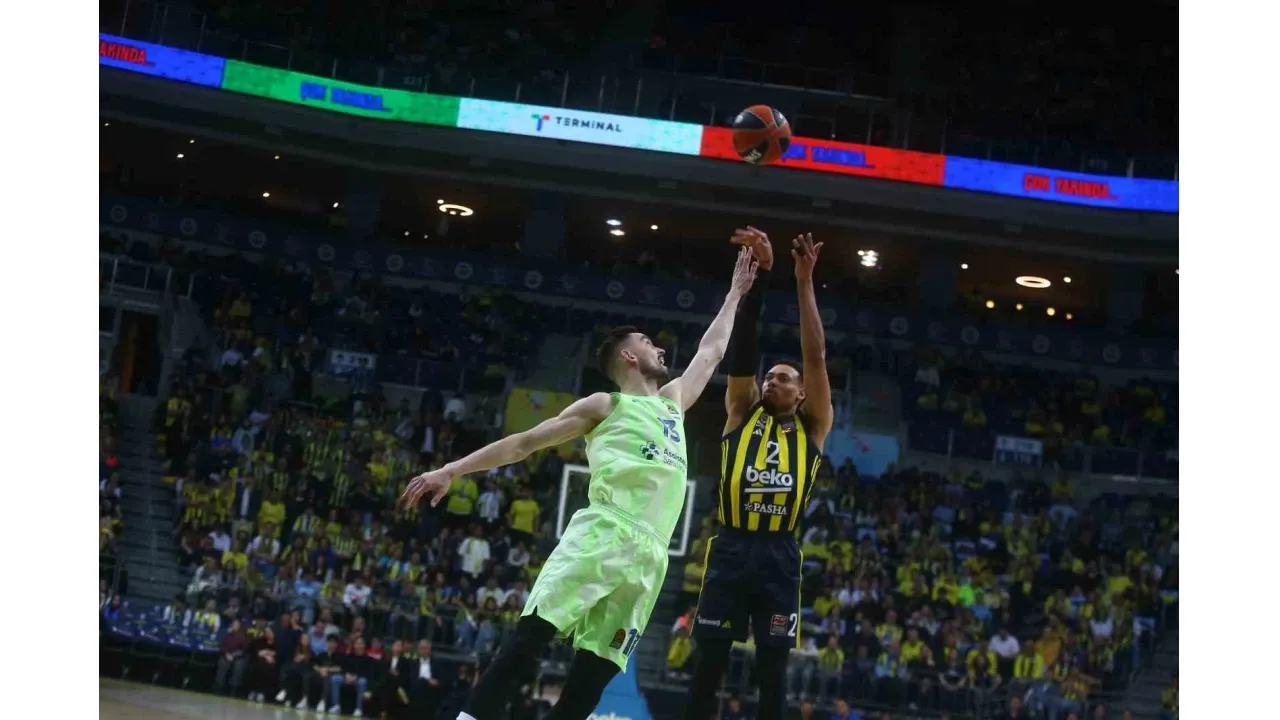 Fenerbahçe Beko Barcelona maçı kaç kaç bitti? Fenerbahçe bu akşam parkede de kaybetti
