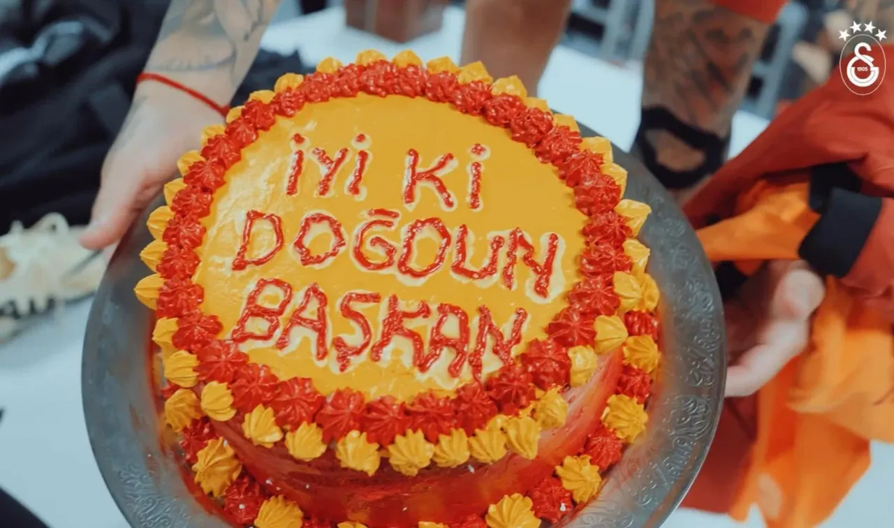 Galatasaraylı futbolculardan olay hareket: Maç sonrası Ali Koç'a pasta!