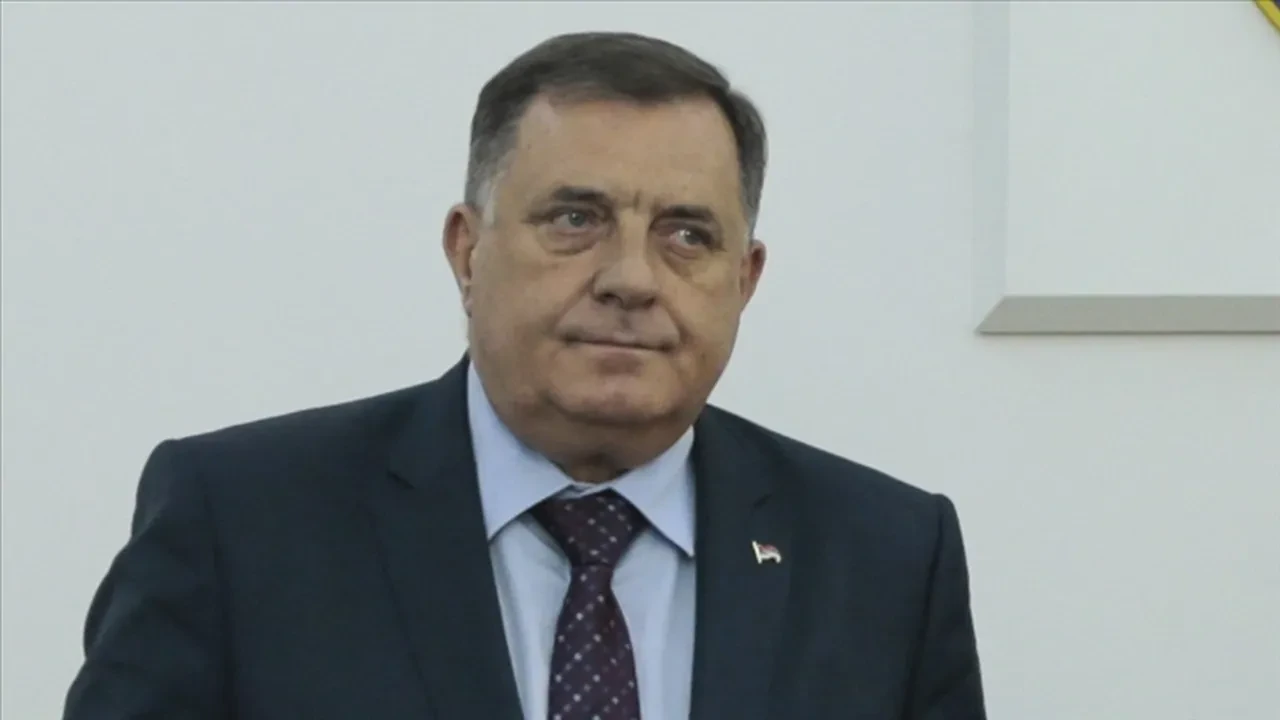 İki ülke Bosnalı Sırp lider Dodik'e giriş yasağı getirdi
