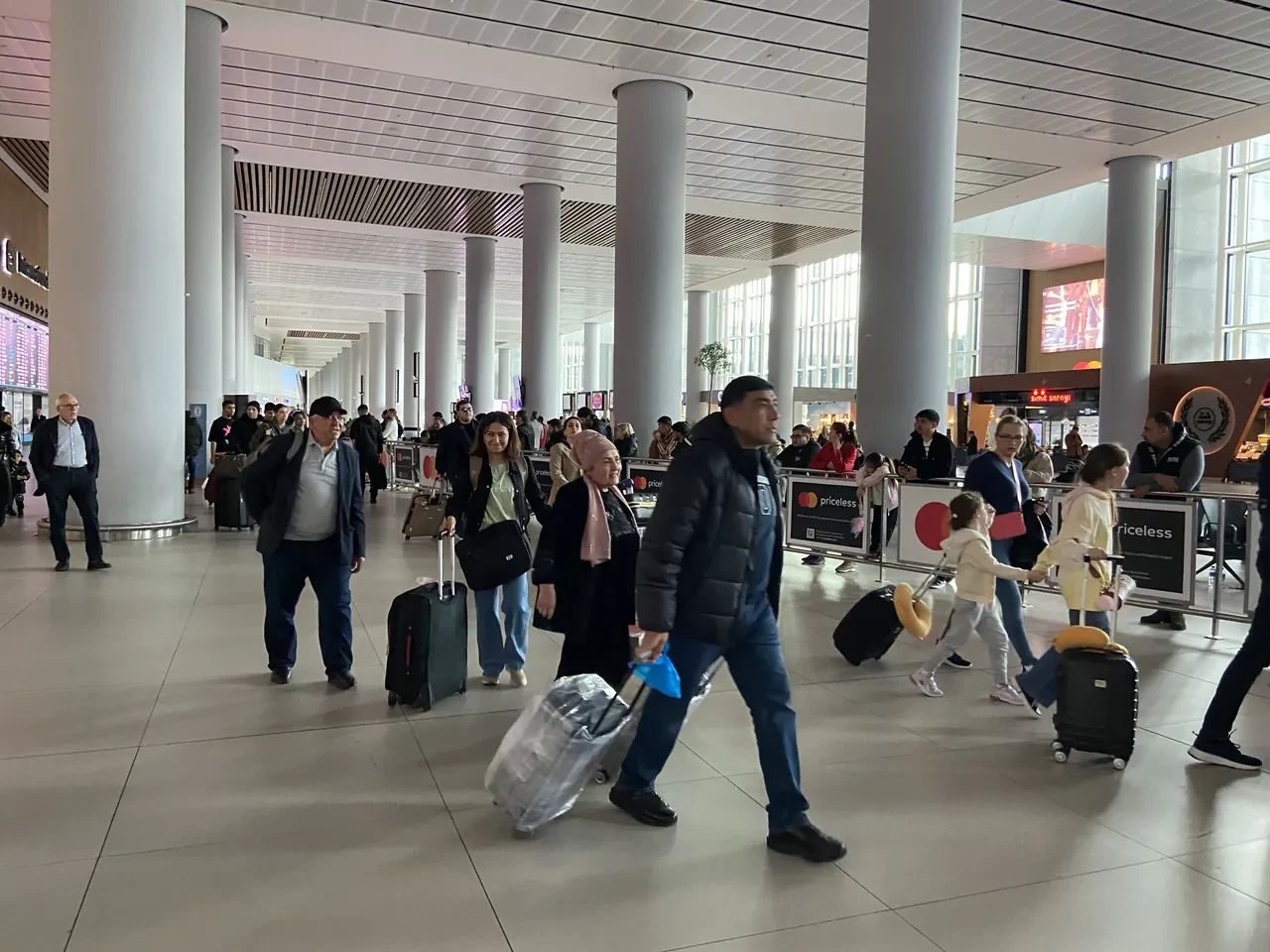 İstanbul Havalimanı'nda dönüş yoğunluğu!