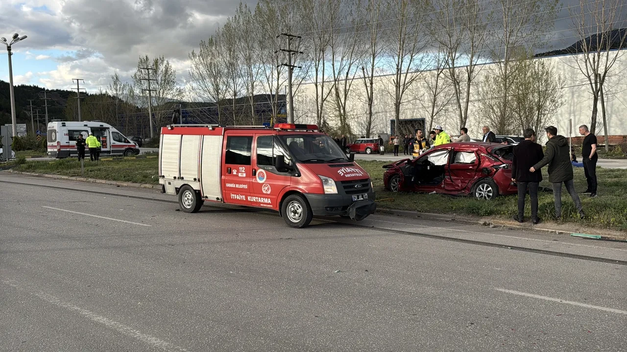 Karabük'te tır ile otomobil çarpıştı! Feci kazada aynı aileden 3 ölü, 2 yaralı