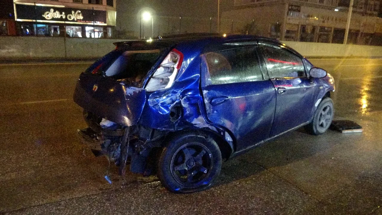 Kazaya müdahale eden polis memuruna kamyonet çarptı