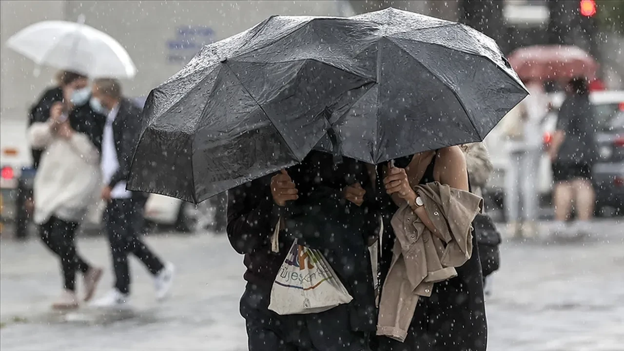 Meteoroloji duyurdu: Yağmur tüm yurtta etkili ama güneşli günler yakında | 3 Nisan hava durumu