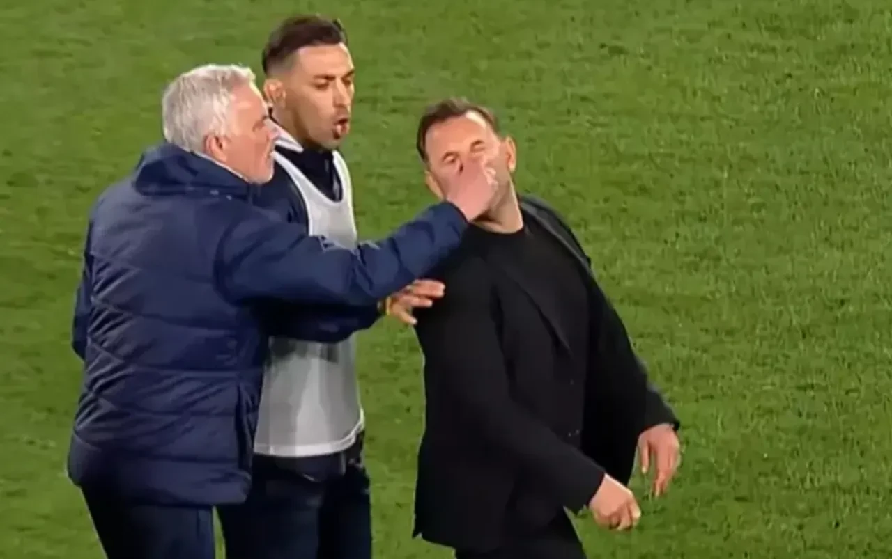 Mourinho ceza aldı mı