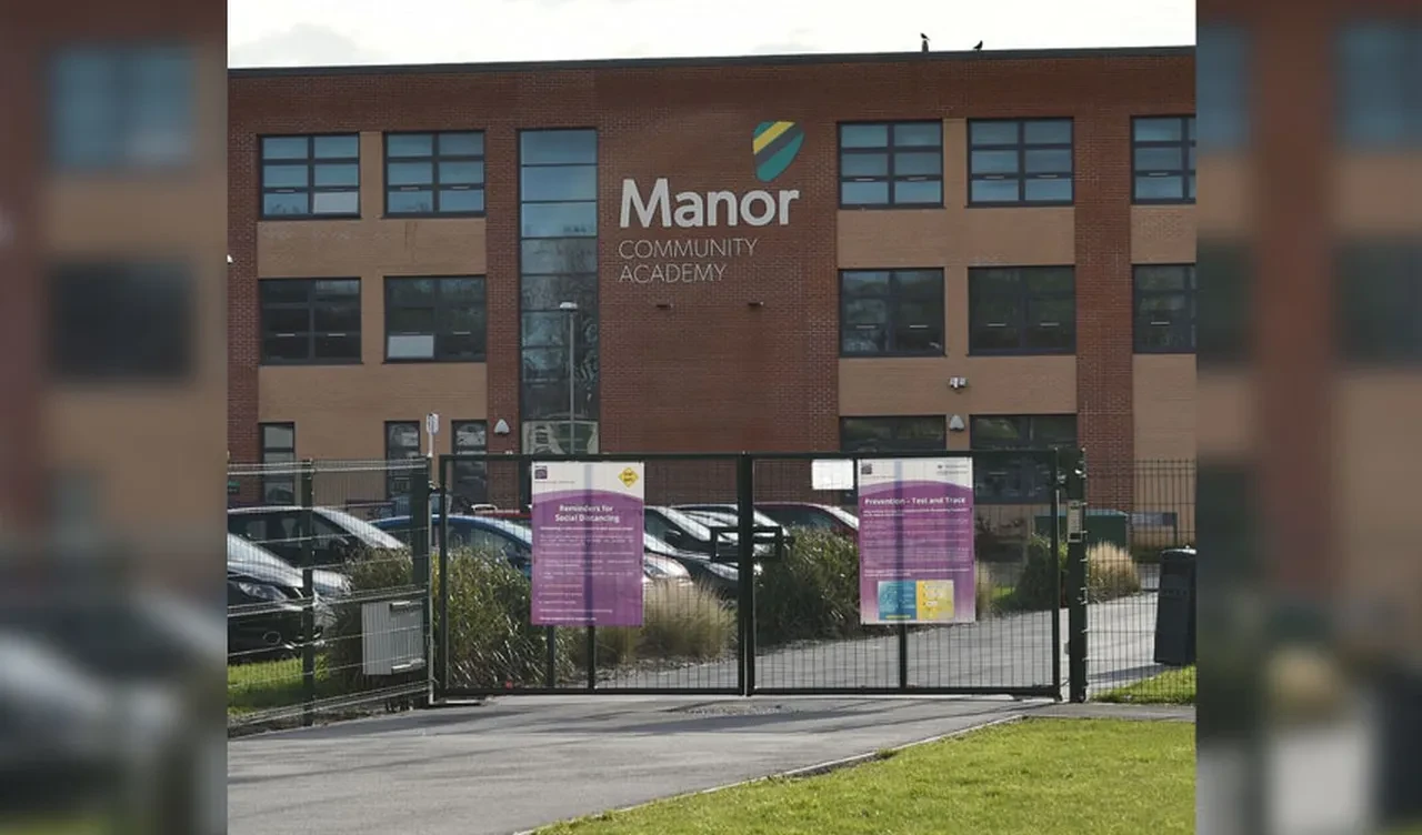 Okulda bir anda alarmlar çaldı! Öğretmen kanlar içinde kaldı