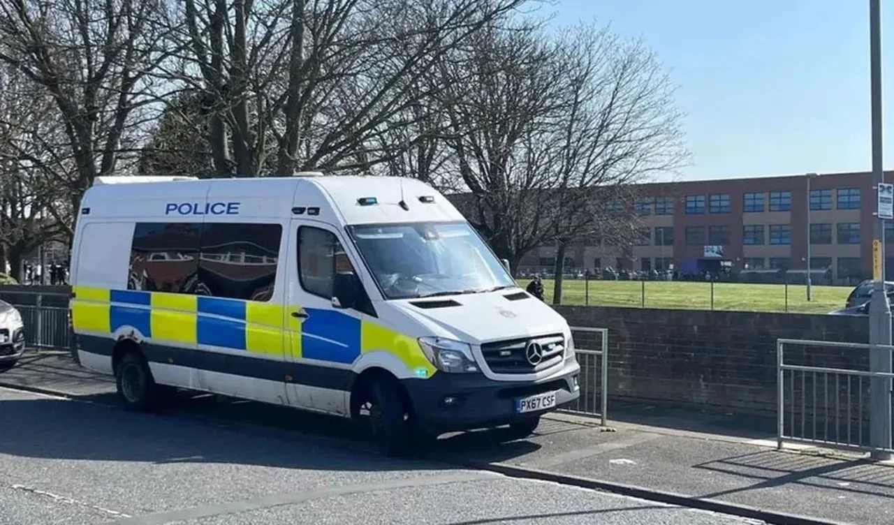 Okulda bir anda alarmlar çaldı! Öğretmen kanlar içinde kaldı