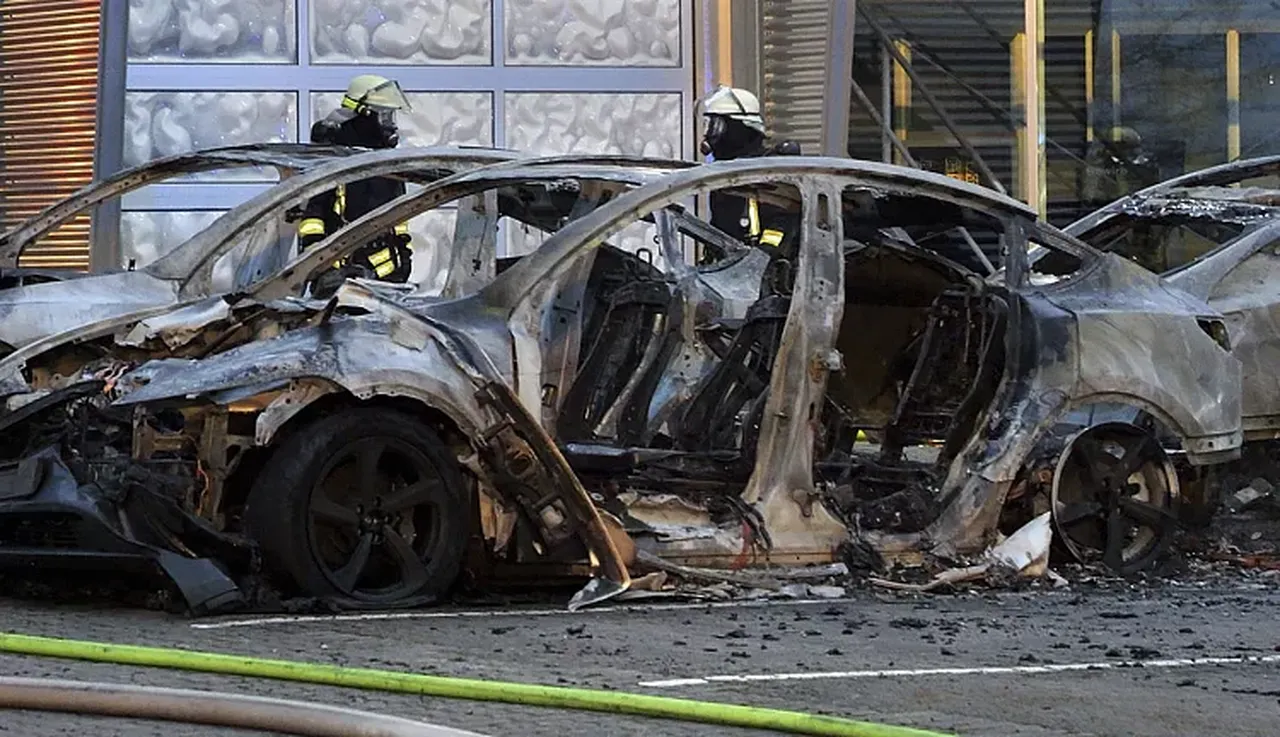 Tesla boykotu şiddet eylemlerine dönüştü! Bayiyi ateşe verene 20 yıl hapis istemi