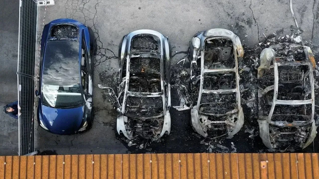 Tesla boykotu şiddet eylemlerine dönüştü! Bayiyi ateşe verene 20 yıl hapis istemi
