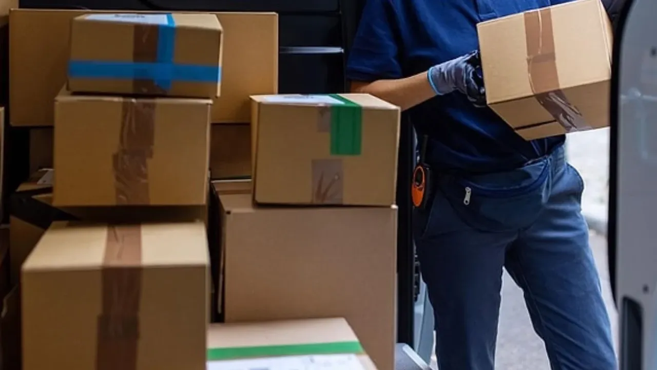 1 Mayıs kargolar çalışıyor mu? PTT, Aras, MNG, Yurtiçi kargo şirketleri araştırılıyor