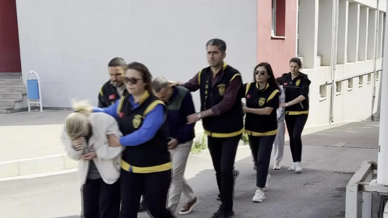 Adana'da fuhuş çetesi çökertildi! Banka hesaplarındaki para dudak uçuklattı
