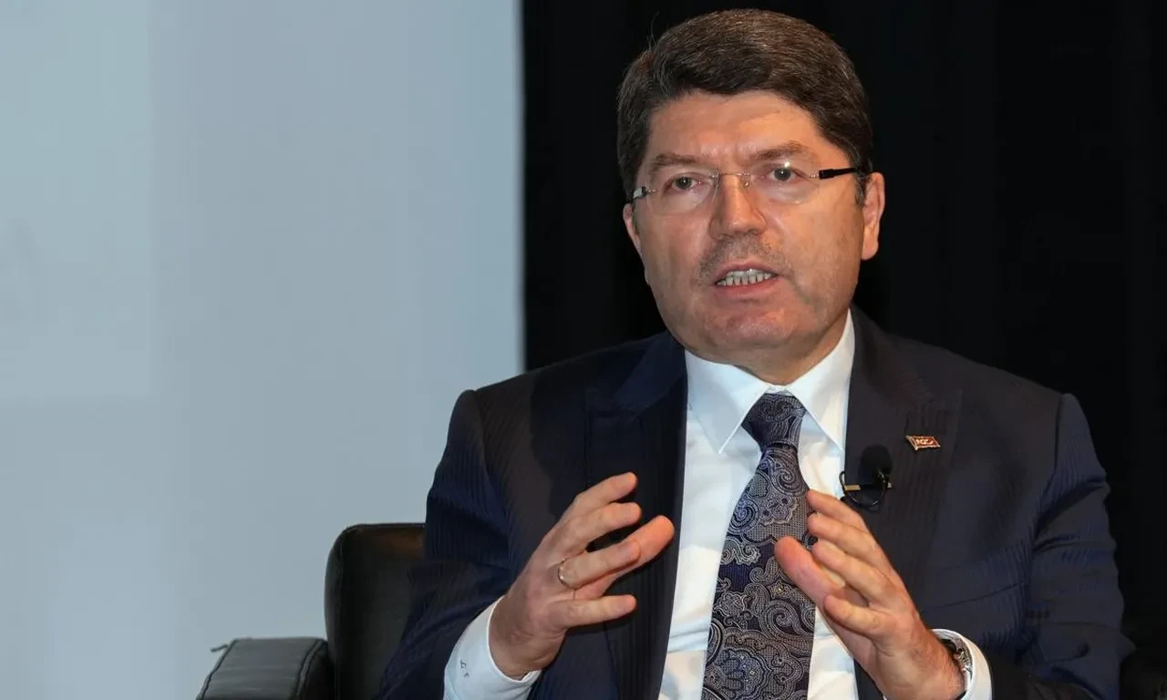 Bakan Tunç'tan DEM'li Tülay Hatimoğulları'na cevap: Burada top oynamıyoruz