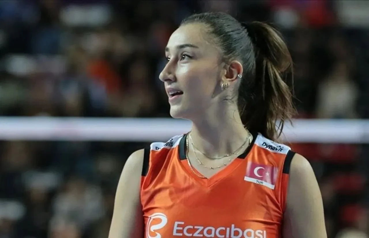 Hande Baladın imajını yeniledi! Yeni saç rengine beğeni yağdı 