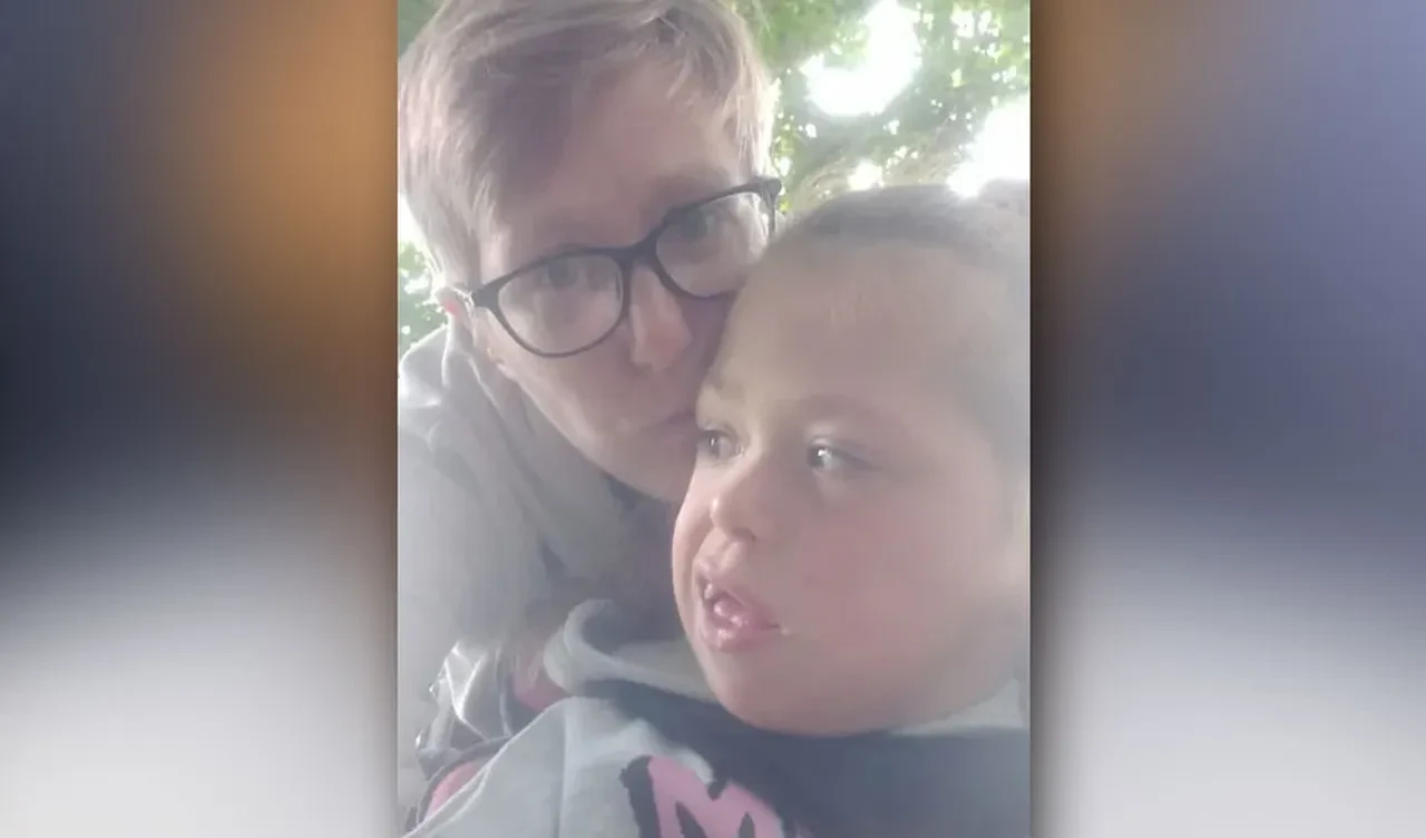 Kalbi vücudunun dışında doğan bebek için çığır açan operasyona imza atıldı