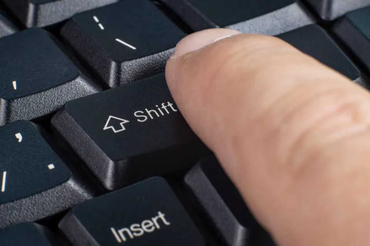 Shift Tuşu Görevi Nedir, Nerede ve Ne İşe Yarar? Klavyede Shift Tuşu Hangisi?