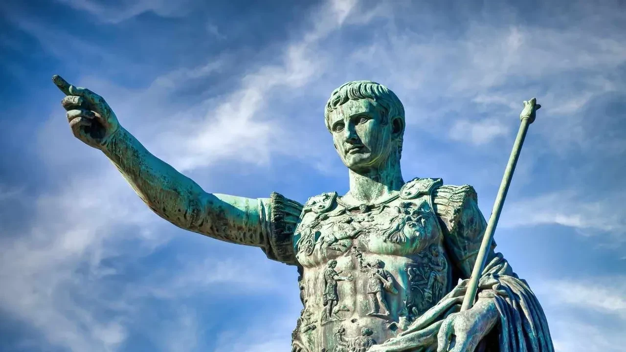 Tarlada toprağın 30 santim altından tarih fışkırdı! Romalı askerlerin hazinesi bulundu