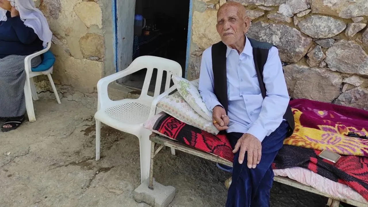 Uzun yaşamasının sırrını bedduaya bağladı! 136 yaşındaki dede Atatürk anısını anlattı