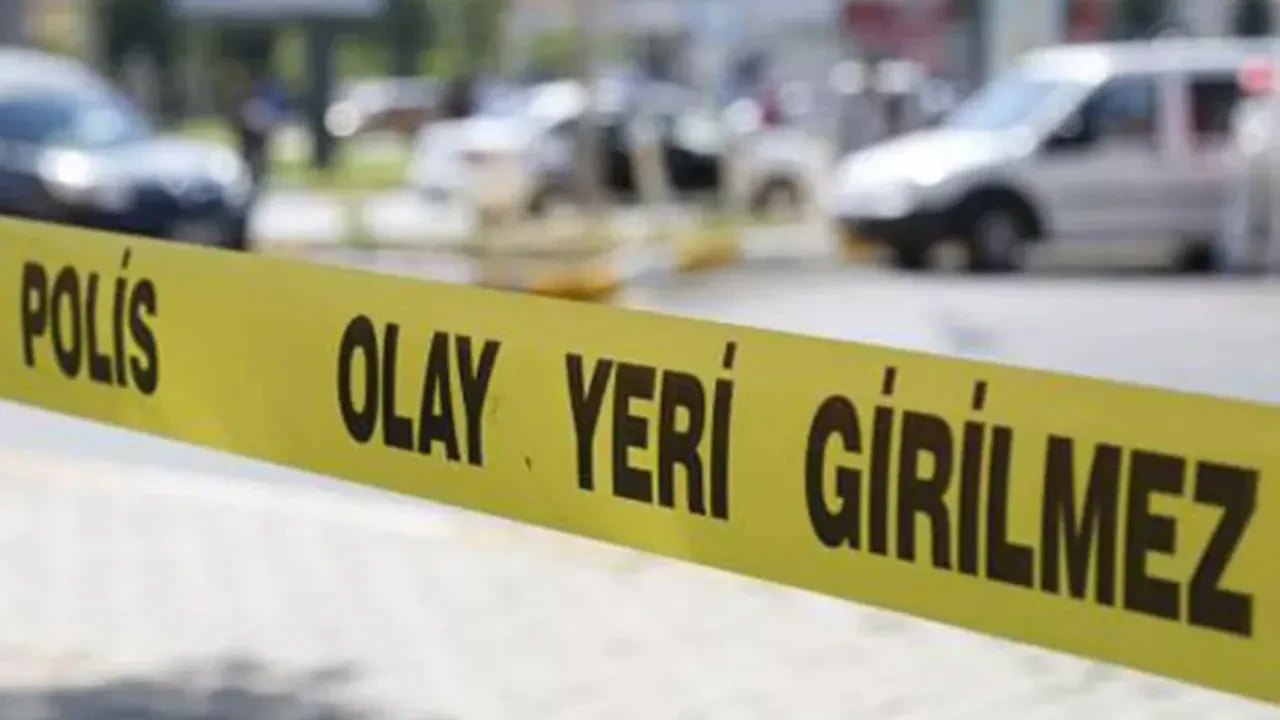 Babasını sırtından bıçakladı! 14 yaşındaki çocuk annesini döven babasını öldürdü