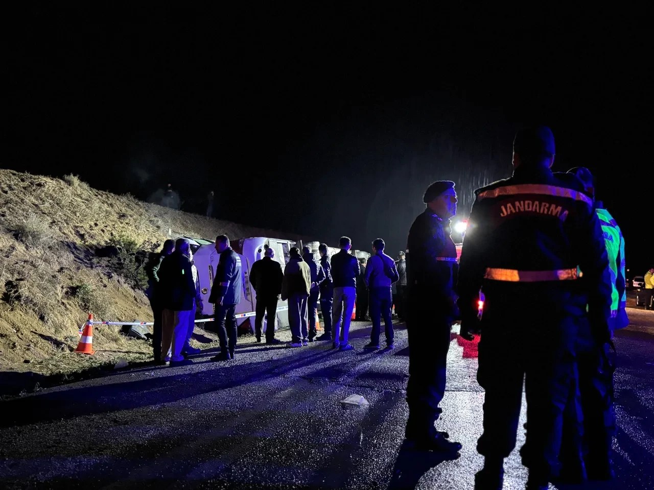 Çankırı'da feci kaza! İşçileri taşıyan otobüs devrildi: 23 yaralı