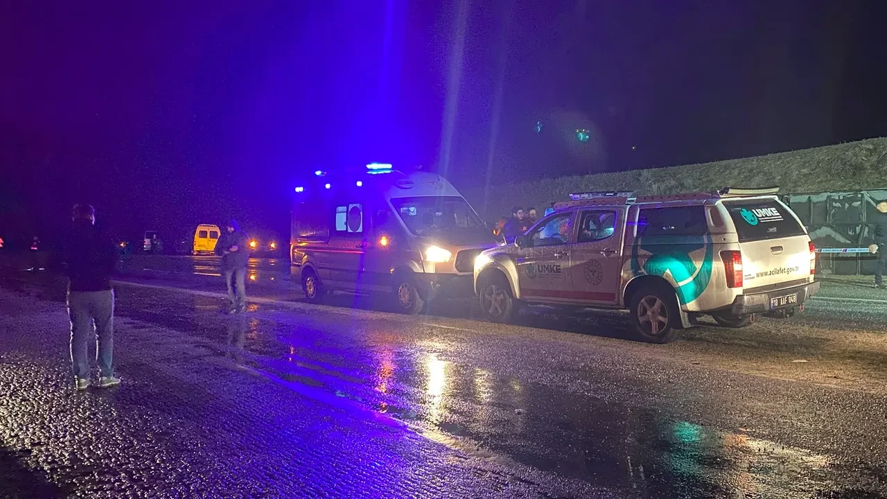 Çankırı'da feci kaza! İşçileri taşıyan otobüs devrildi: 23 yaralı