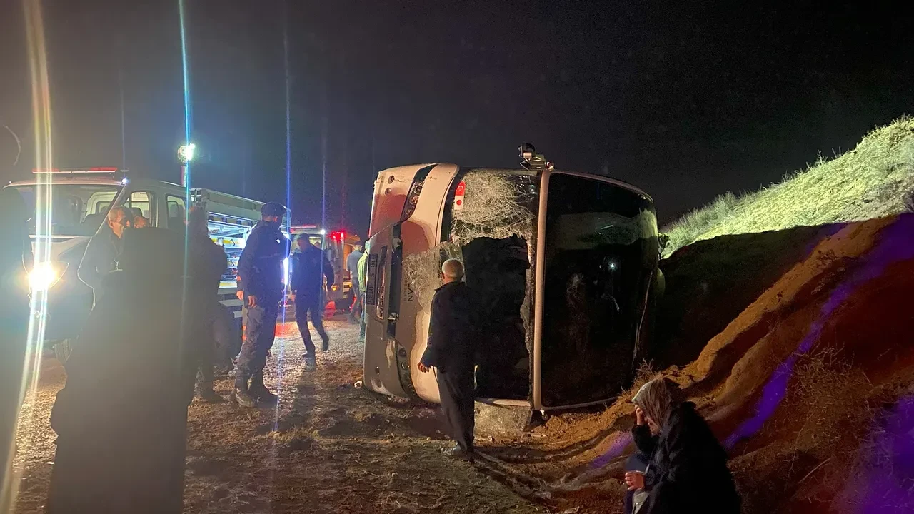 Çankırı'da feci kaza! İşçileri taşıyan otobüs devrildi: 23 yaralı
