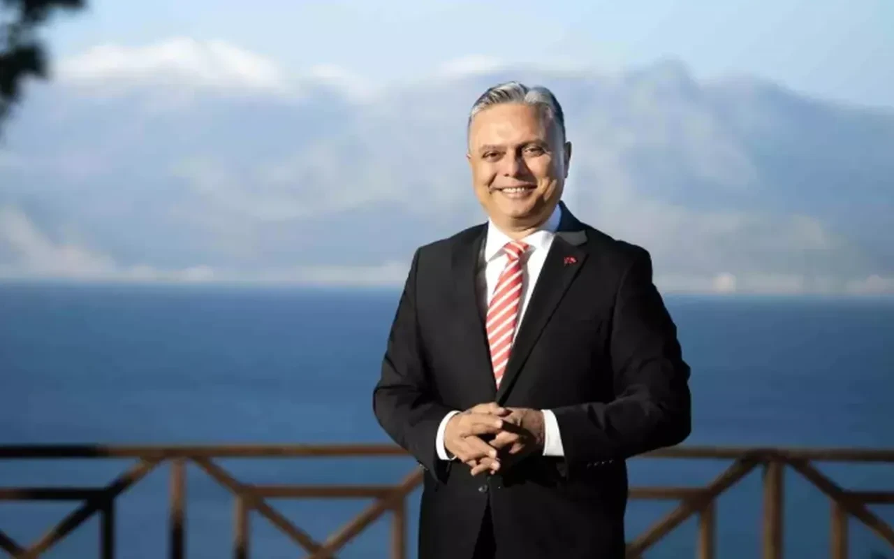 CHP Kurultayı öncesi  Ümit Uysal adaylığını açıkladı! Özgür Özel'e bir rakip daha çıktı