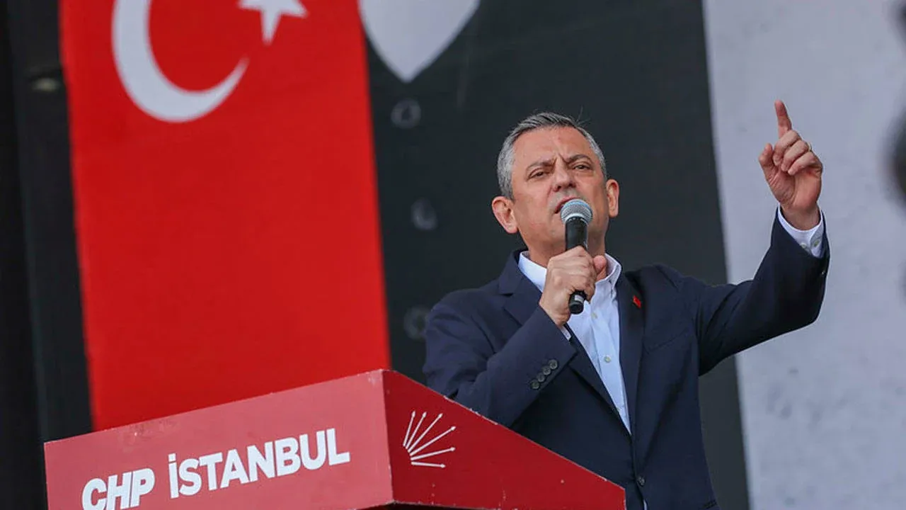 CHP Kurultayı öncesi  Ümit Uysal adaylığını açıkladı! Özgür Özel'e bir rakip daha çıktı