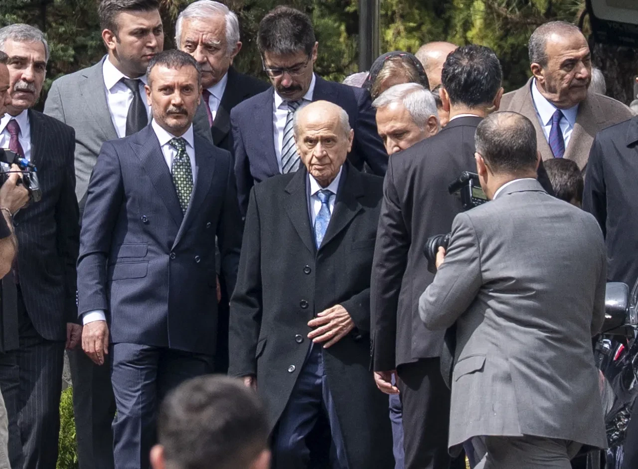 Devlet Bahçeli hiç evlendi mi? Gençlik fotoğrafı ve hayatına dair bilgiler