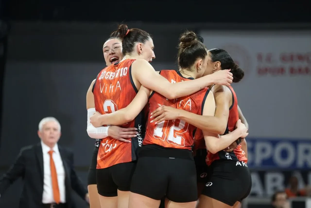 Eczacıbaşı Dynavit adını finale yazdırdı!