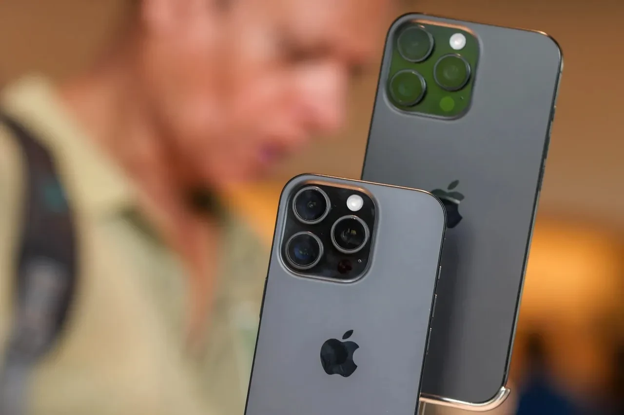 iPhone fiyatları, Trump'ın gümrük vergileri nedeniyle uçabilir! Ne kadar zam geleceği açıklandı