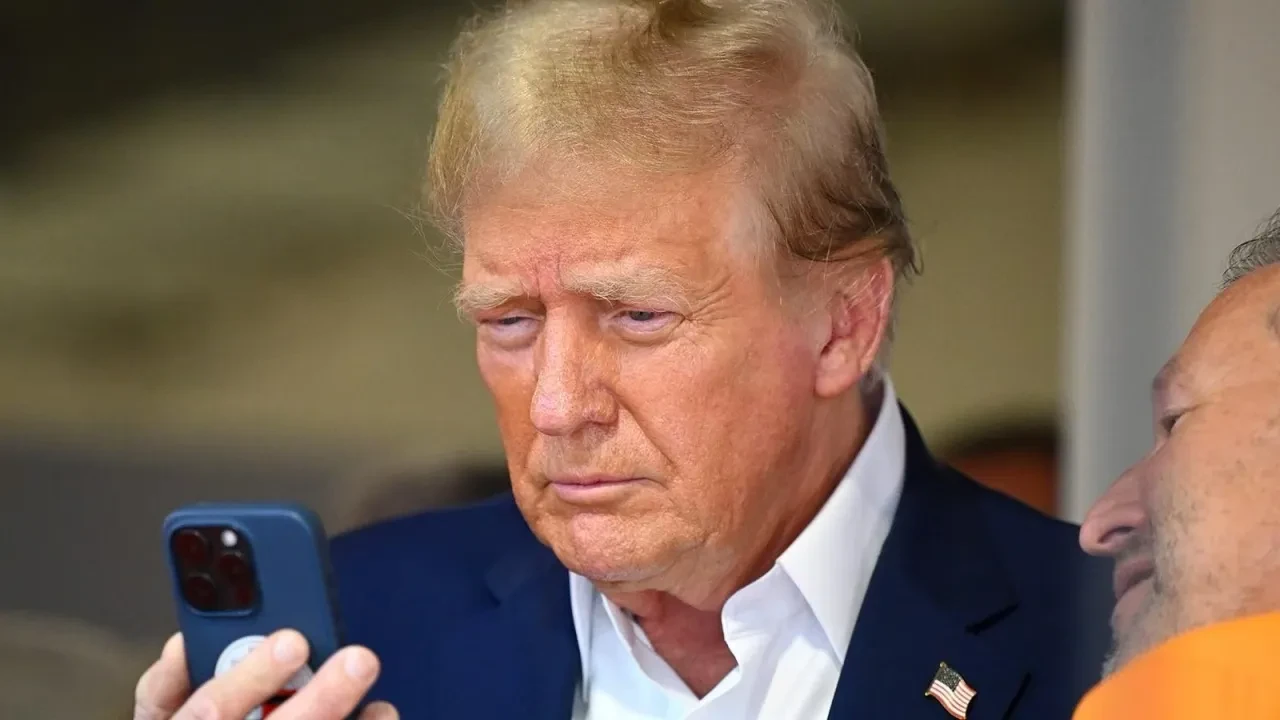 iPhone fiyatları, Trump'ın gümrük vergileri nedeniyle uçabilir! Ne kadar zam geleceği açıklandı