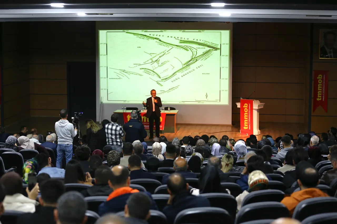 Prof. Dr. Naci Görür Yedisu Fayı’nı işaret ederek uyardı: 250 senelik deprem periyodu doldu eli kulağında!