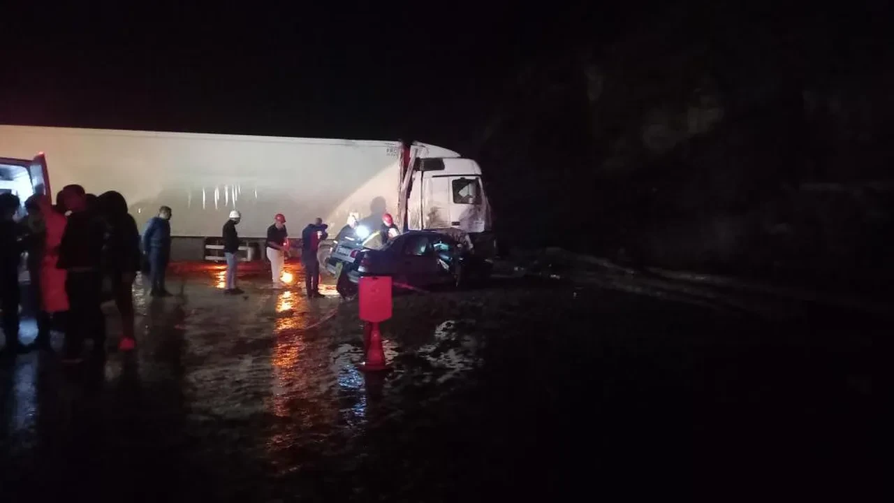 Aracın üzerine devrildi! Kütahya'da feci kaza: Ölü ve yaralı var!