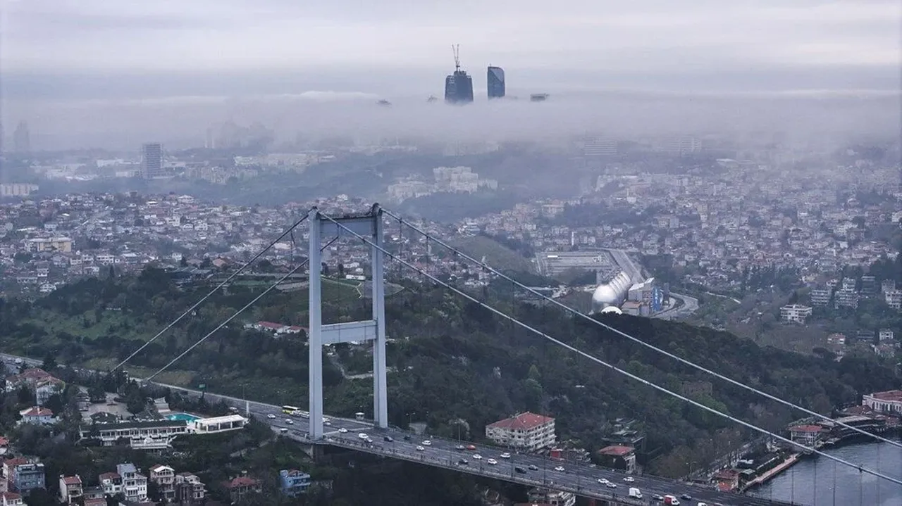İstanbul'da hava trafiğine sis engeli! Bazı uçuşlar iptal edildi