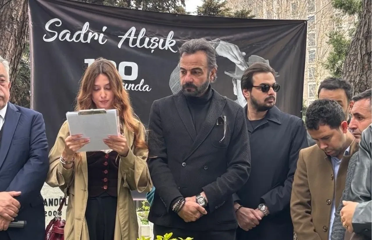 Sadri Alışık doğum gününde unutulmadı! Kerem Alışık gözyaşlarına boğuldu