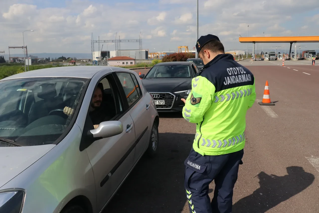 Tatil bitti, sürücüler dikkat! Bayram dönüşü trafiği başladı