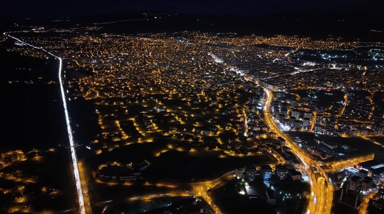 Tatil dönüşü yoğunluğu: Sürücüler saatlerce ilerleyemedi