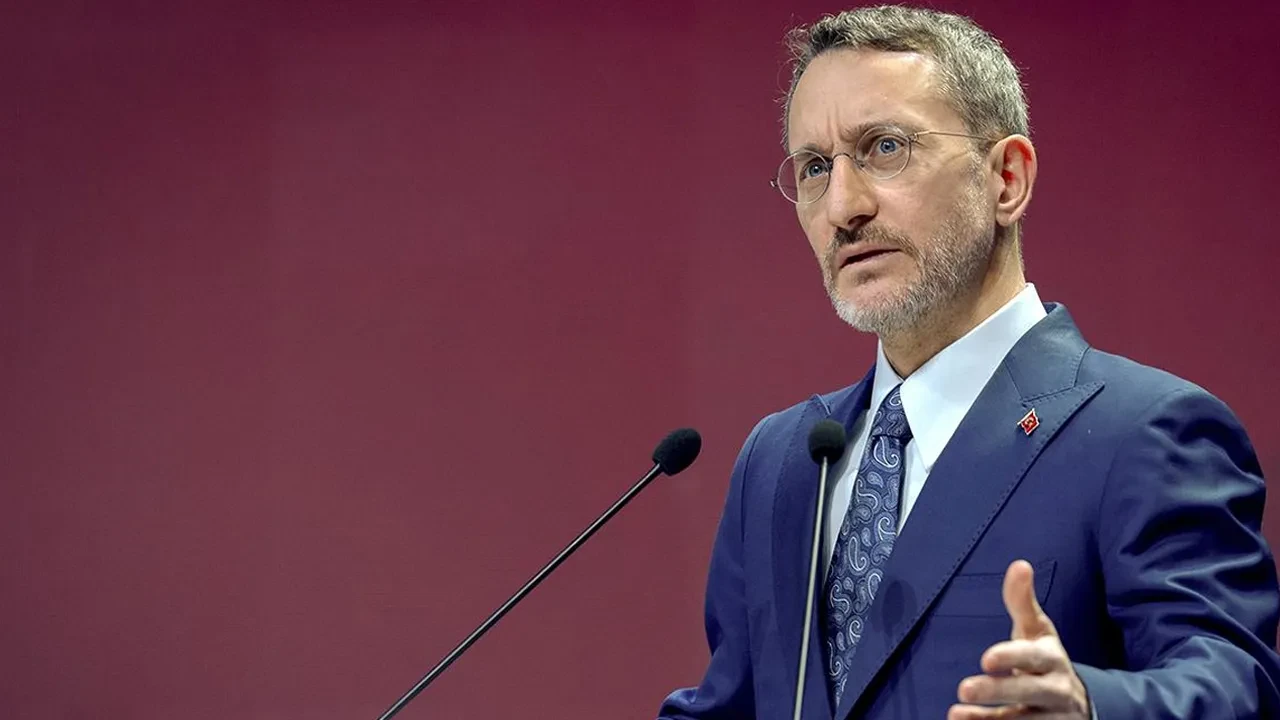 AK Parti kanadından Özgür Özel'e 'cunta' tepkisi! 'Zıvanadan çıkmış, zehir saçıyor!'