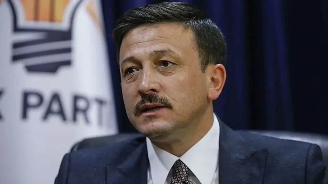 AK Parti kanadından Özgür Özel'e 'cunta' tepkisi! 'Zıvanadan çıkmış, zehir saçıyor!'